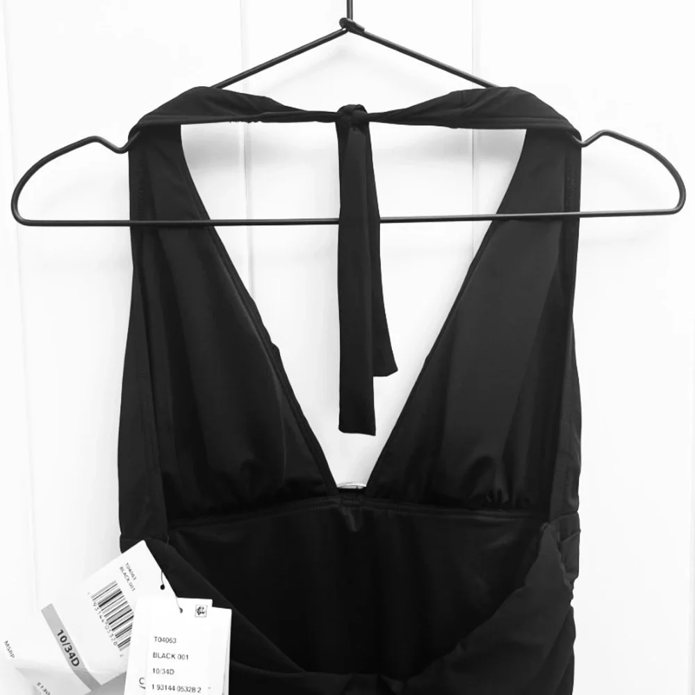 Coco Reef Contouring One-Piece Swimsuit 🌊 - Picture 6 of 11